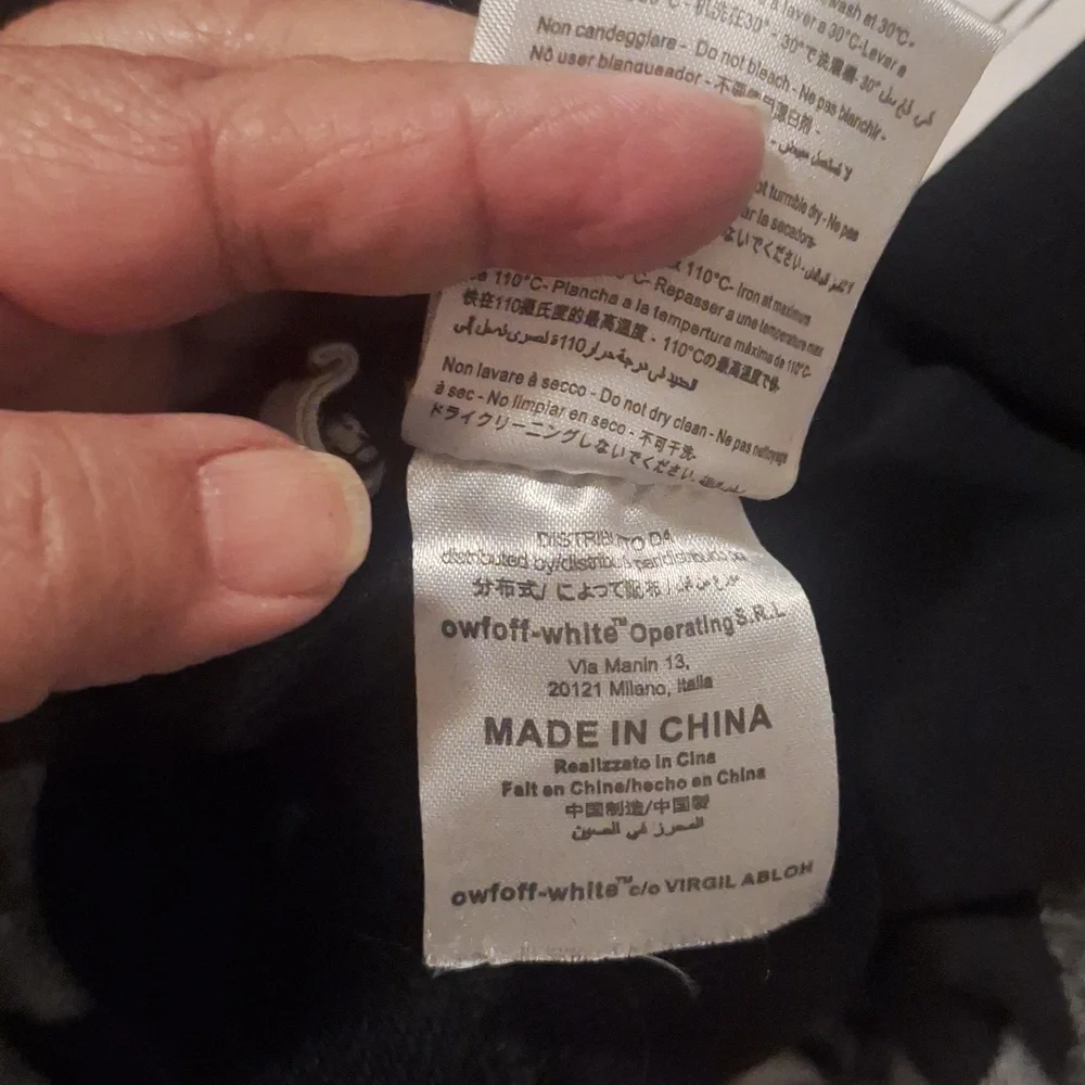 Off-White Black Crewneck Sweater - Picture 11 of 11